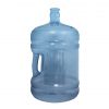 Botella (Jarra/Garrafón) azul transparente de 18.9 Litros (18.9L) / 5 galones (5 gal) de agua HOD con acabado de cuello de 55 mm y asa curva para cierres a presión Delante